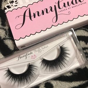 Annytude Lashes in the style, “Fluffy”